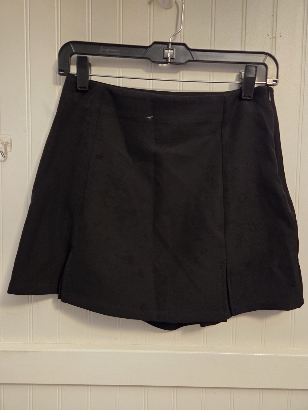 NWT Sincerely Jules Black Mini Skort with Subtle Front Slit Size Small